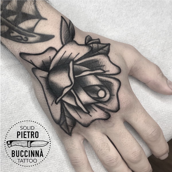 Orgoglio e Pregiudizio Tattoo Studio Cameri Novara Tatuaggio di pietro